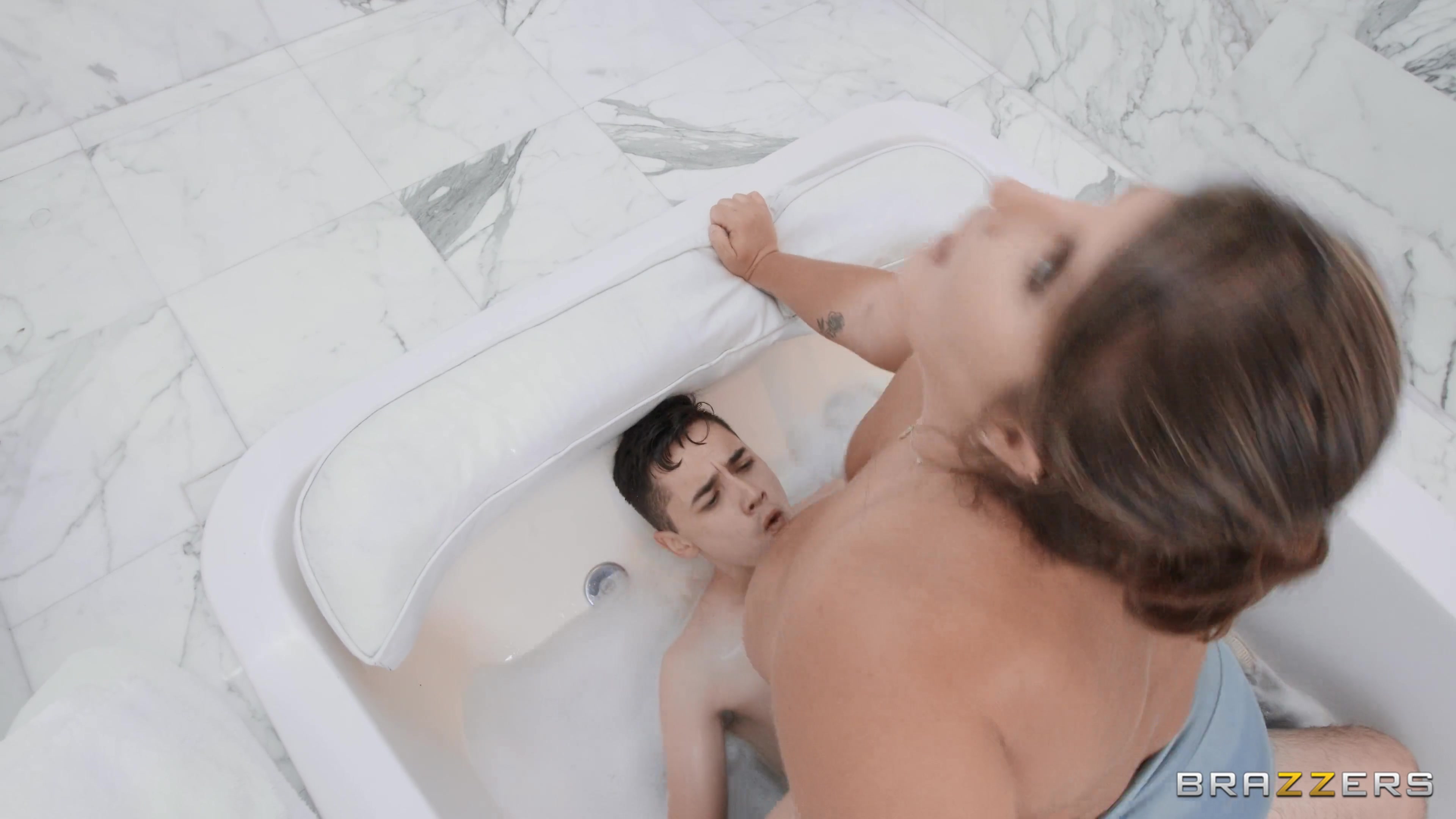 Brazzers Exxtra - Underwater Handjob