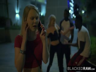 闺蜜相约一起帮男友戴黑帽
