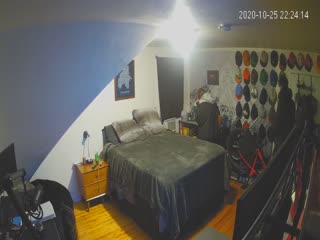 [欧美] 你的居家智慧摄影机安全吗？一窥情侣的闺房密事